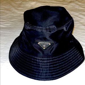 PRADA Bucket Hat black never worn
